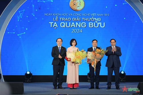 Hai nhà khoa học lĩnh vực vật lý và môi trường đoạt Giải thưởng Tạ Quang Bửu năm 2024